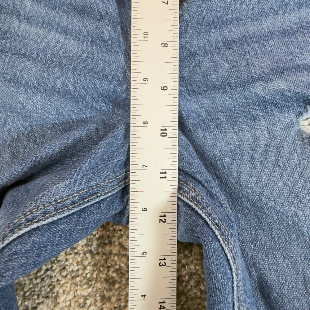 American Eagle Curvy Mom Jeans Size 8 Blue Distressed Strigid High Rise Tapered - Picture 9 of 12
